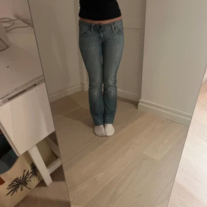 Supersnygga Low waist jeans - Storlek 34 från MNG jeans