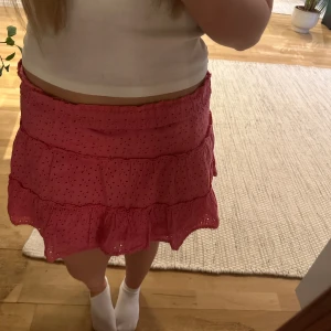 Rosa kjol - Säljer denna super cute rosa kjol som är perfekt till sommar 💞💞