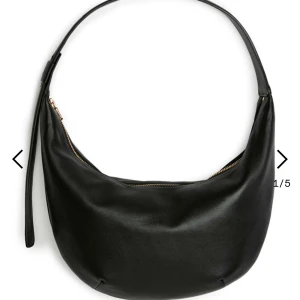 SÖKES! - Söker denna väska från arket! 