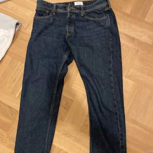Detta är ett par ny inköpa jeans på Jack and jones för 900 kr  Loose /chris  För 299 är det dina. 