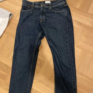 Lose chris - Detta är ett par ny inköpa jeans på Jack and jones för 900 kr  Loose /chris  För 299 är det dina. 