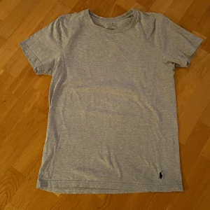 Ralph lauren t-shirt - Fräsch ralph lauren t-shirt i bra skick!