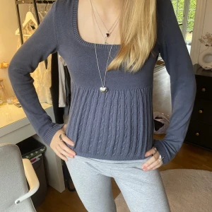 Söt topp💓💓 - Säljer denna jätte söta topp som jag köpte på hollister för ett tag sen💓💓 jätte fin färg och använd lite🫰