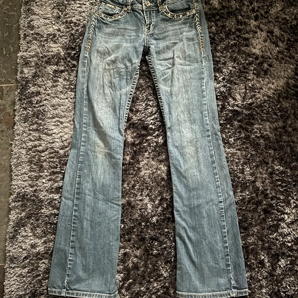 Midja: ca 80 cm Innerben: ca 80 cm. Jeans & Byxor.