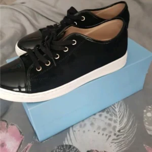 Lanvins i strl. 41 - Hej! Säljer ett par lanvins i storlek uk 5, (38-41) De är använda enbart ett par gånger.  Skick: 8/10 Hör av dig vid frågor. 