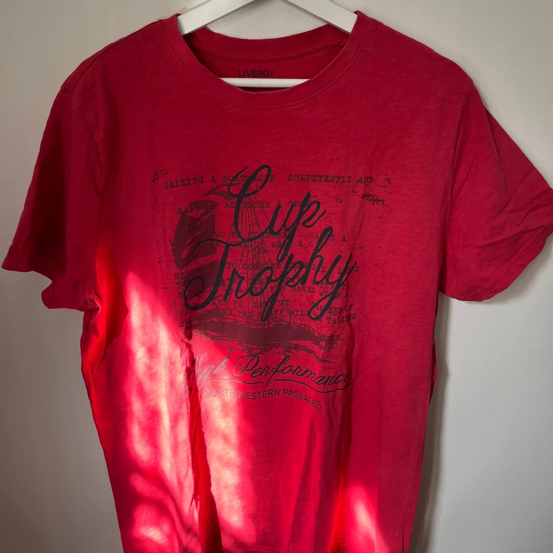 Röd tröja med tryck - 90