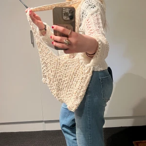 Pärl tote bag - Tote bag med insydda pärlor från Zara köpt i Nice, mycket stilren till sommaren! 🐚🩴🌻🌞 Den utsmyckar outfiten som en accessoar 