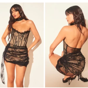 Klänning  - Säljer oanvänd klänning från plt. Glömt att returnera helt oanvänd. Storlek 6. Passar XS/S. Säljer för 150kr 