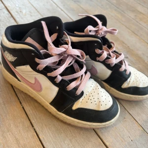 Nike jordans - Str 36 Säljes i befintligt skick 