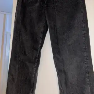 90s baggy jeans, worn once, size 36. The jeans is in a very good shape. The prize can be discussed. Tall girl friendly 