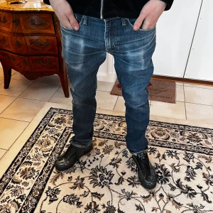 RIKTIGT FETA RARE JEANS - Feta jeans med bra wash. Finns 2 hål som är fixade. Riktigt schysst passform och överlag riktigt snygga byxor. 