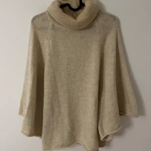 Stickad kortärmad tröja - Från Zara, använd skickligt men bra skick