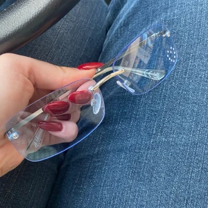 y2k solglasögon 🙌 - Skitsnygga med ett hjärta nedtill❤️