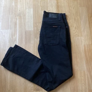 Nudie Jeans "Grim Tim" - Sköna jeans, i suveränt skick. Sjukt soft! Pris är diskuterbart. 