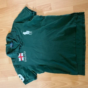 Polo Ralph Lauren - En skit fet polo i mörkgrön, bra skick och inga defekter. Lowkey Chief keef polo, pris kan diskuteras