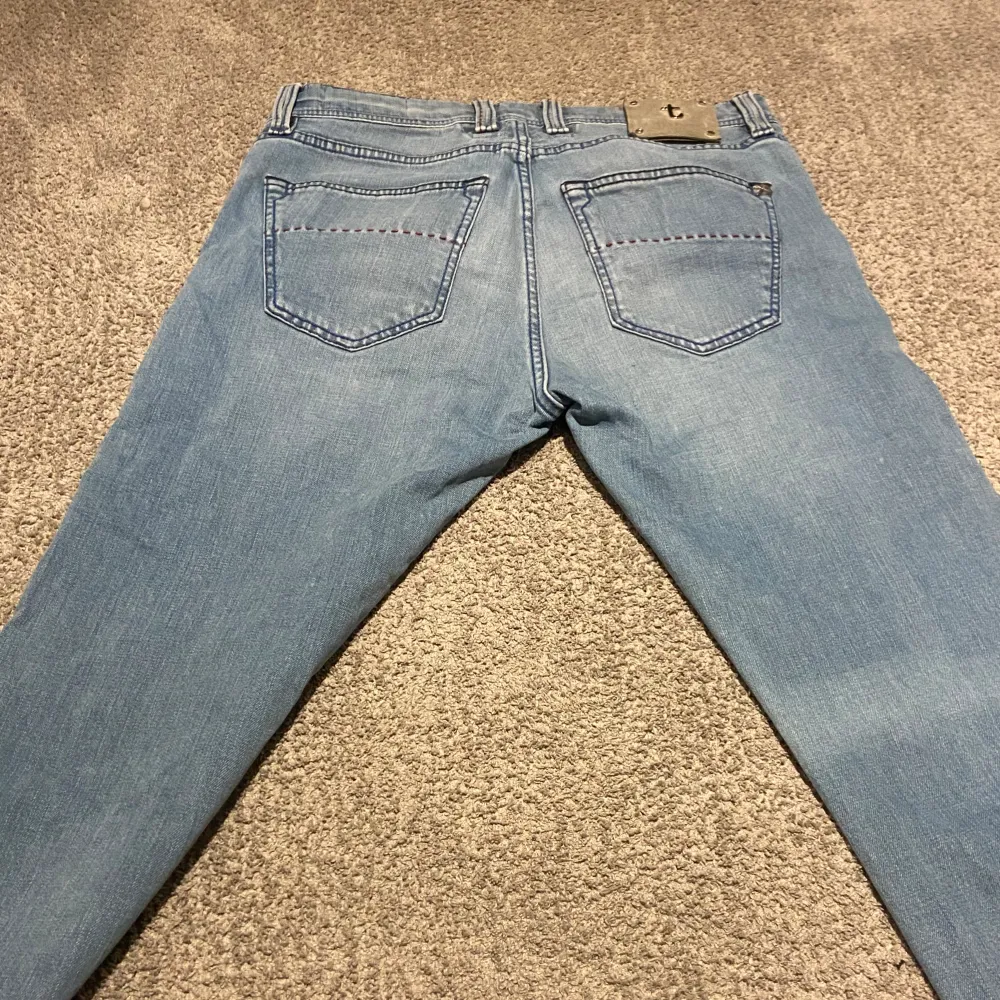 Riktigt snygga och trendiga tramarossa jeans! Modell: ”Michelangelo”. Riktigt fint skick, inga defekter eller liknande! Kom gärna me frågor och funderingar! Pris kan diskuteras . Jeans & Byxor.