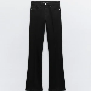 Zara jeans  - Säljer helt nya zara jeans pga kunde inte skicka tillbaka och var för små på mig ❤️ lågmidjade 