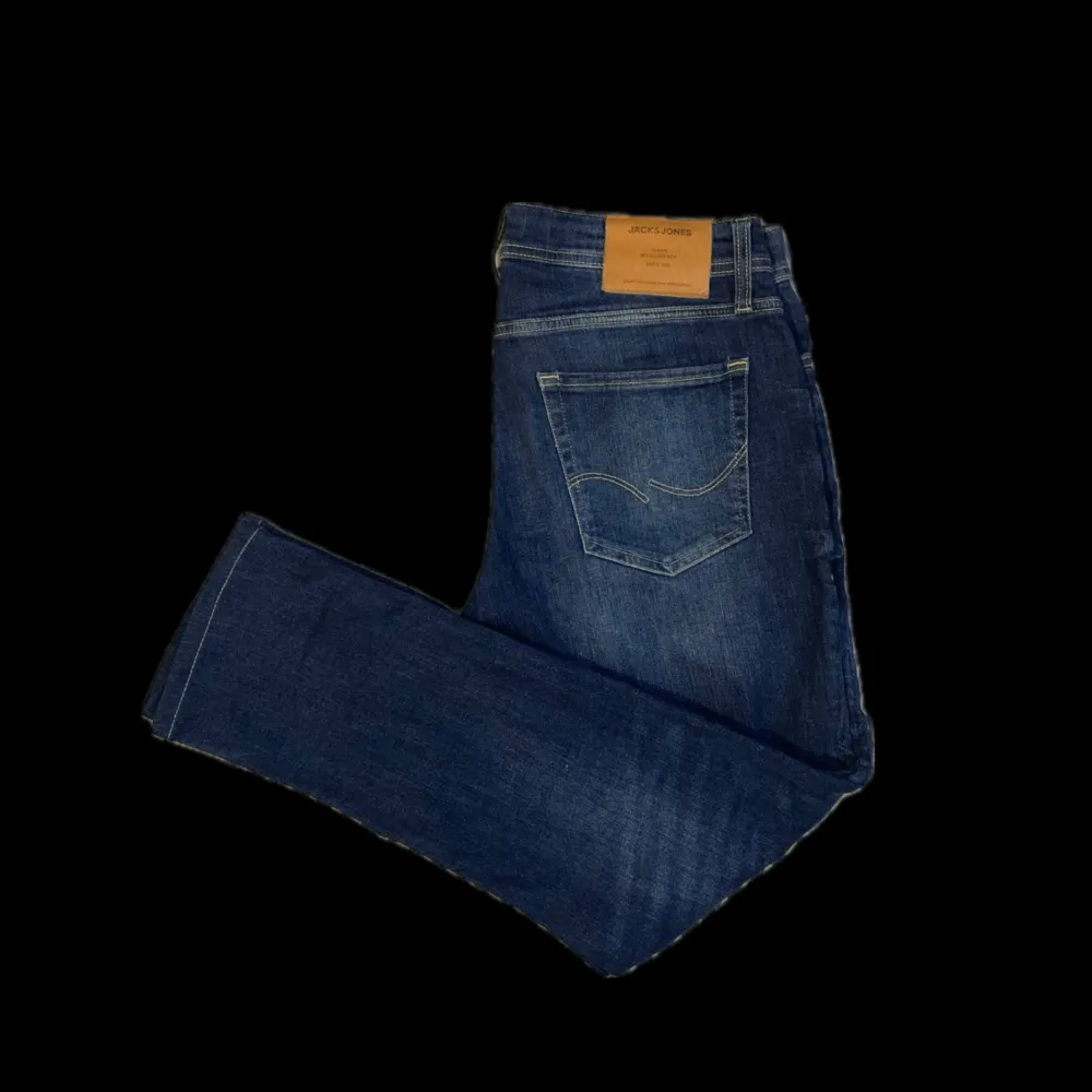 Säljer dessa Jack and Jones jeans i bra skick storlek 31 32. Hör av dig vid minsta frågan!. Jeans & Byxor.
