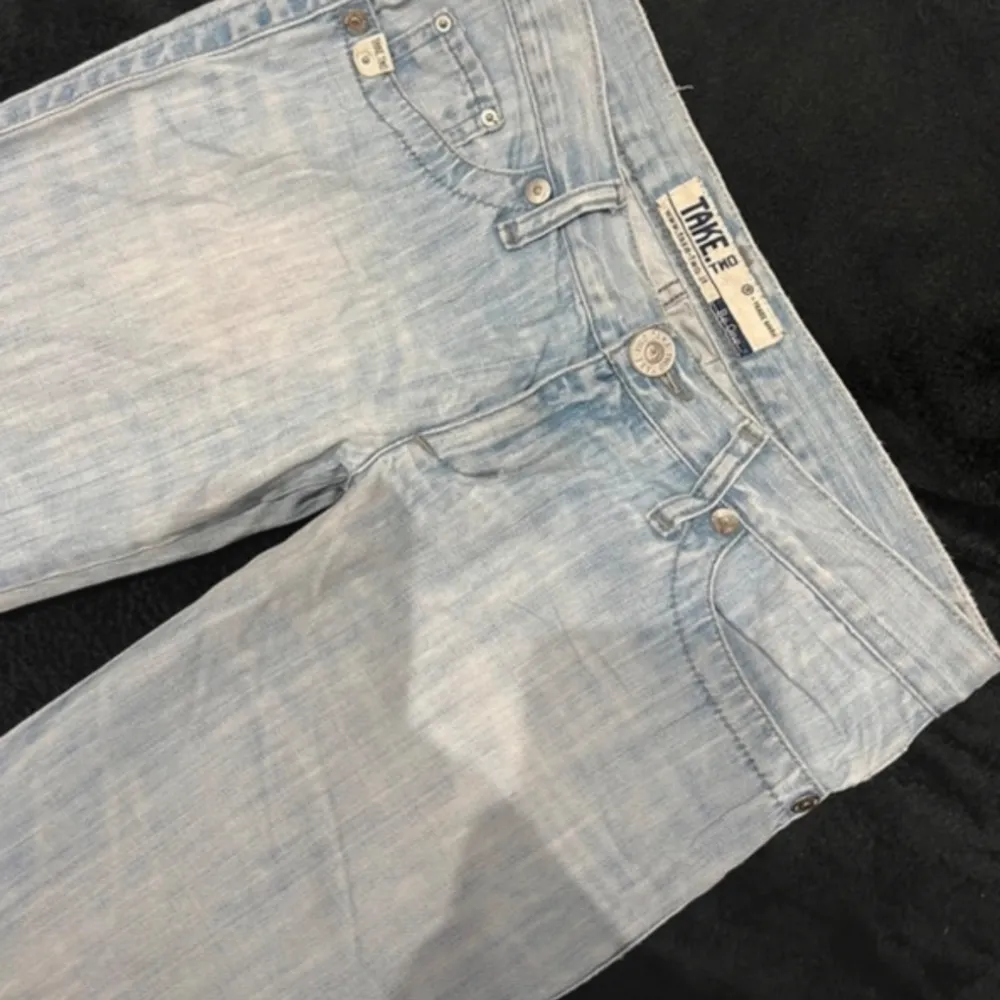 Säljer dessa skitsnygga jeans då de tyvärr inte passade mig så måste sälja vidare, kom privat för mer bilder och mått!! 💞🙏🏻. Jeans & Byxor.