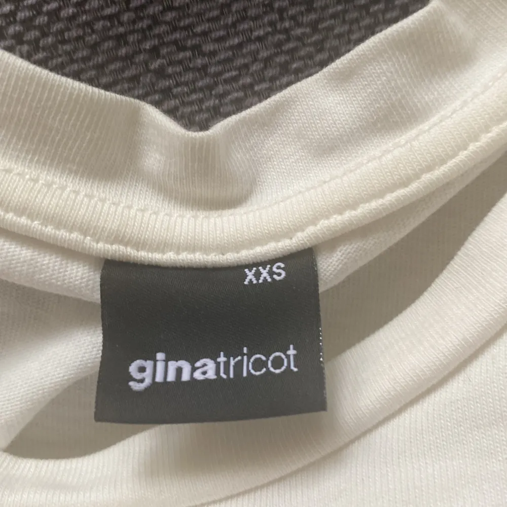 Jag säljer denna tröja ifrån Gina tricot i storlek xxs💞 den är i jättebraskick. Skriv om ni är intresserade eller om ni har några frågor eller funderingar, även om ni vill ha fler bilder 💞. Toppar.