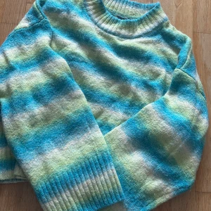 Tröja  - Tröja från Ginatricot i storlek 38. 