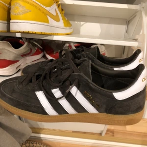 Adidas spezial - Adidas spezial storlek 46, sprillans nya, säljer pga av för stor storlek för mig 