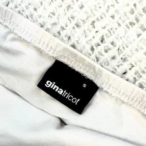 Tub topp Gina tricot i st S - Tub topp Gina tricot i st S dam womens shirt med silikon / plast skydd för att hålla toppen uppe 