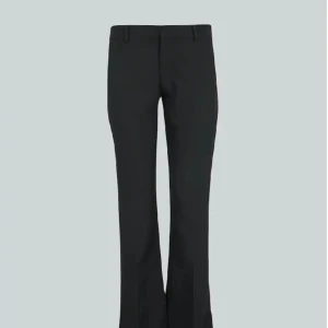 Kostymbyxor bikbok - Vera kostymbyxor i bra skick, säljer då jag köpt samma i mindre storlek.Väldigt små i storleken, skulle säga att dem passar 36-38💕