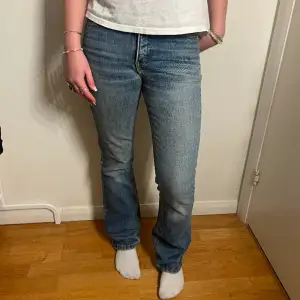 Jättecoola jeans ifrån Guess i bra skick! 
