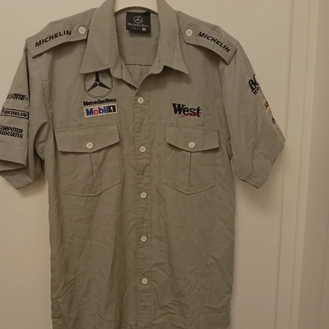 Vintage Mercedes-benz mobil 1 F1 racing skjorta