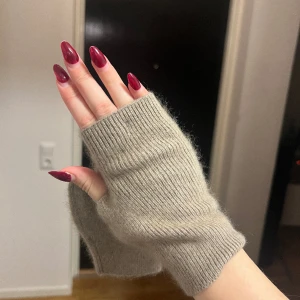 Beigea torgvantar  - Kasmir sköna torgvantar, från julidesign på Instagram. Såklart oanvända 