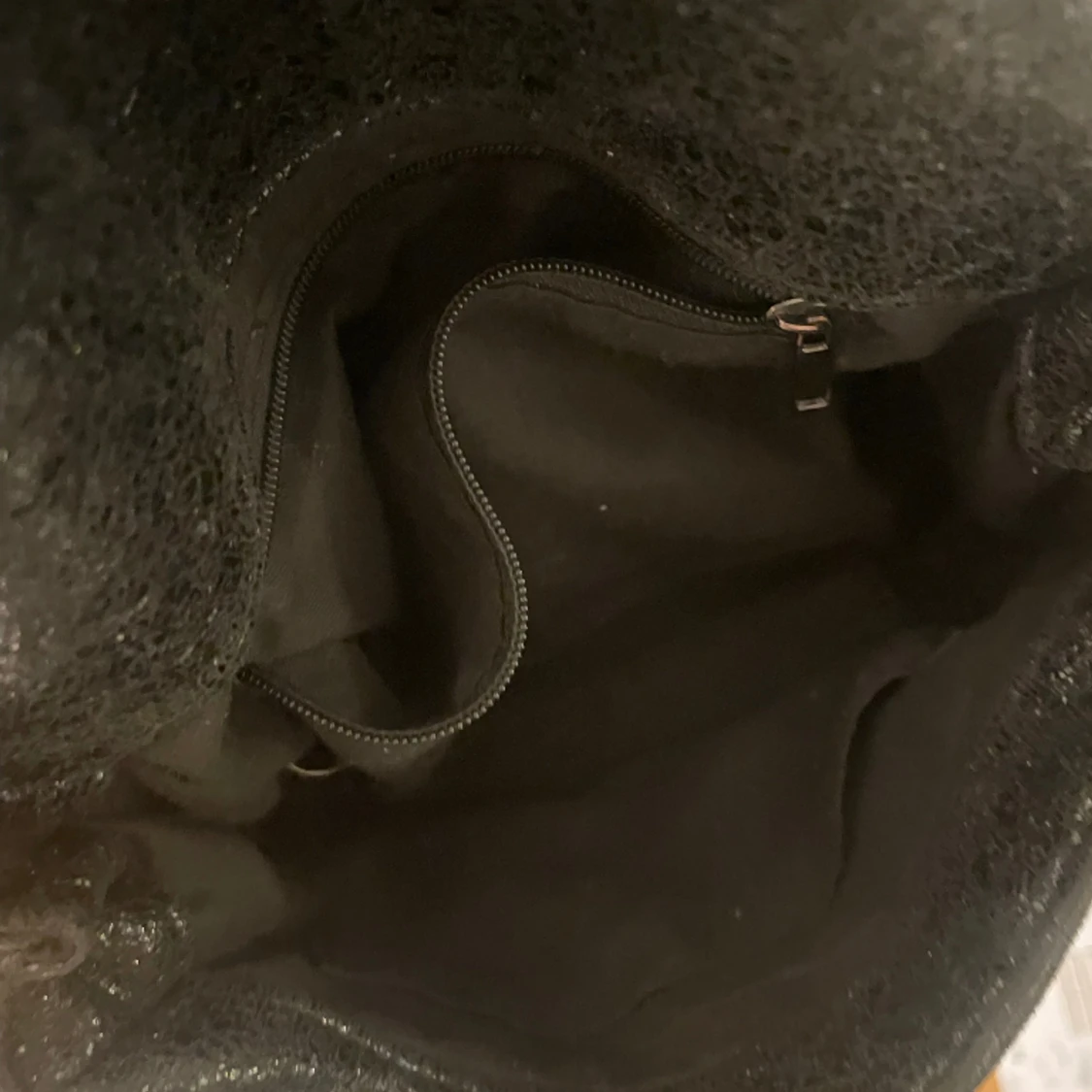 Glittrig axelremsväska  - 91