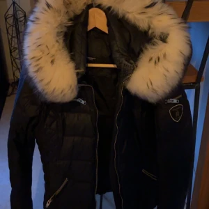 Rock and blue  - Storlek 38 !   Finns i Degeberga endast Swish o posta på det sätt jag kan :) 