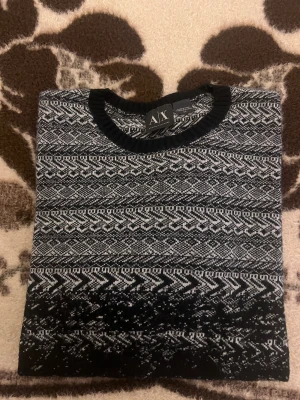 Armani tröja - Armani tröja till salu.  Nypris 699 kr.