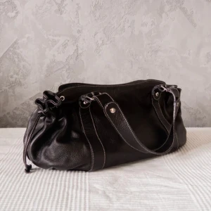 Vintage väska - I så fint och sparsamt skick! 