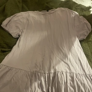 Ljuslila bomullsklänning  - Bra skick