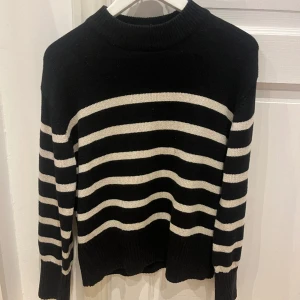 stickad randig tröja  - säljer min skit snygga tröja från gina tricot ❣️