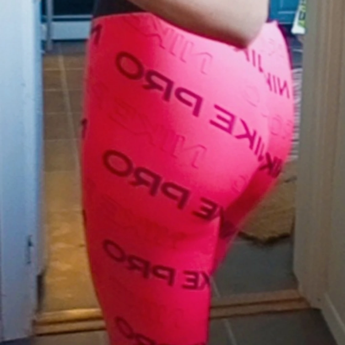 Rosa Nike leggings i nyskick - 90