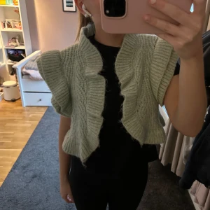 Bolero Zara - Superfin kofta/bolero från zara. Storlek S men passar xs-m💕