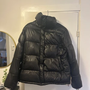 BikBok jacka  - BikBok jacka, storlek M.  Väldigt bra skick, skriv gärna vid funderingar! 