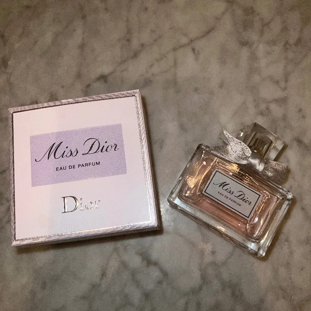 Säljer min helt nya miss dior parfym då jag fick den i present men inte är min smak, endast provdoftad så den är helt full.  Pris kan diskuteras! . Övrigt.