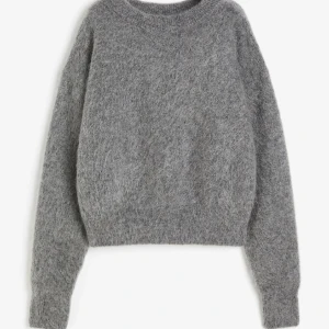 Mohair tröja  - Super fin mohair tröja som är helt slutsåld 🥰 nypris 999kr jag säljer för 700 använd Max 2 gånger 