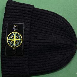 Stone Island mössa nyskick använd 3 gånger såg it bra ut på mig 1:1 kopia 