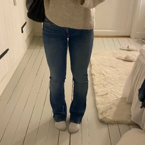 Lågmidjade Jeans - Jättefina lågmidjade jeans, jättebra skick Skriv för frågor😊❤️jag är 165 för referens