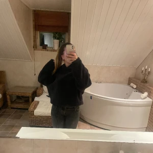 Huddie  - Lurvig huddie från Hm, knappt använd💕