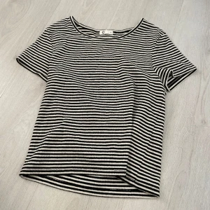 Randig t-shirt - Randig t-shirt från Cubus🤍