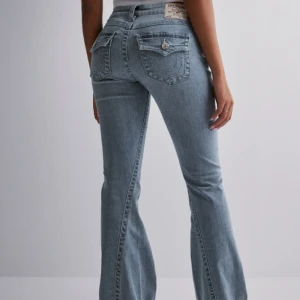 True Religion jeans - Superfina True Religion jeans som är slutsålda! Stretchiga, och endast använda ca 2 gånger så är i bra skick!🤍