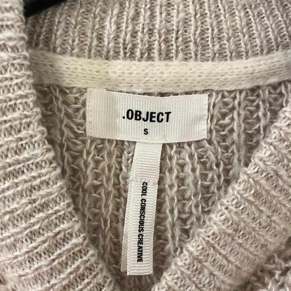 Stickad tröja från Object i storlek S💕. Tröjor & Koftor.