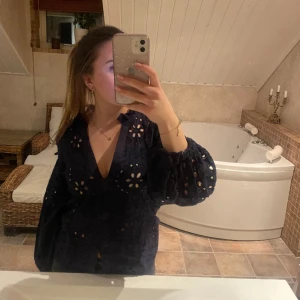 Blå Blus - Blå blus i storlek XS💙 endast använd 1 gång