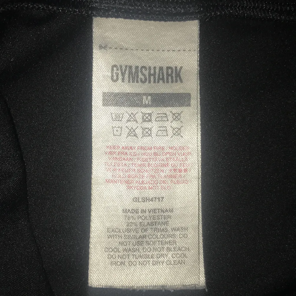 Säljer dom här gym shark shortsen för dom inte är i rätt storlek för mig. Nyskick. Shorts.